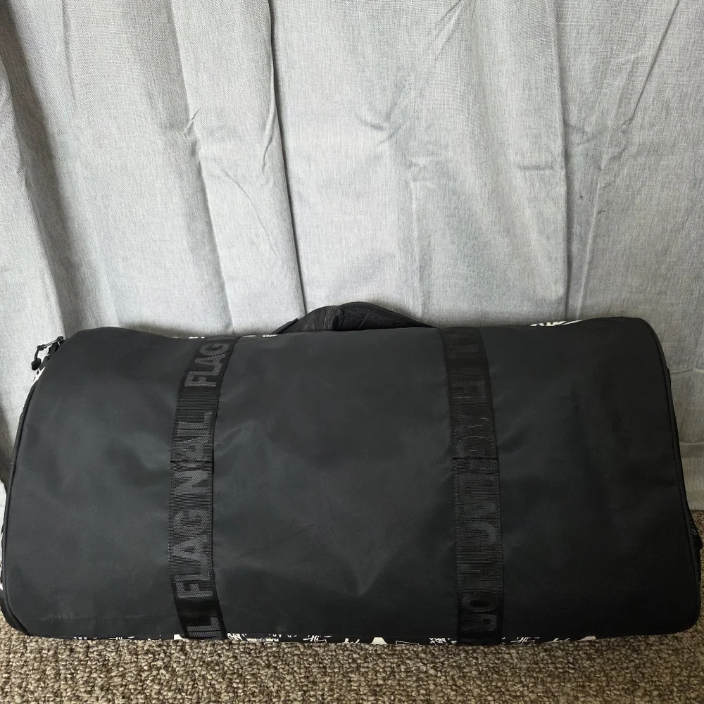 Flag Nor Fail Heavy Duty Travel Duffle Bag Black And White All Over Print EUC - Picture 9 of 15